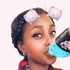 Meet your Posher, Dionne